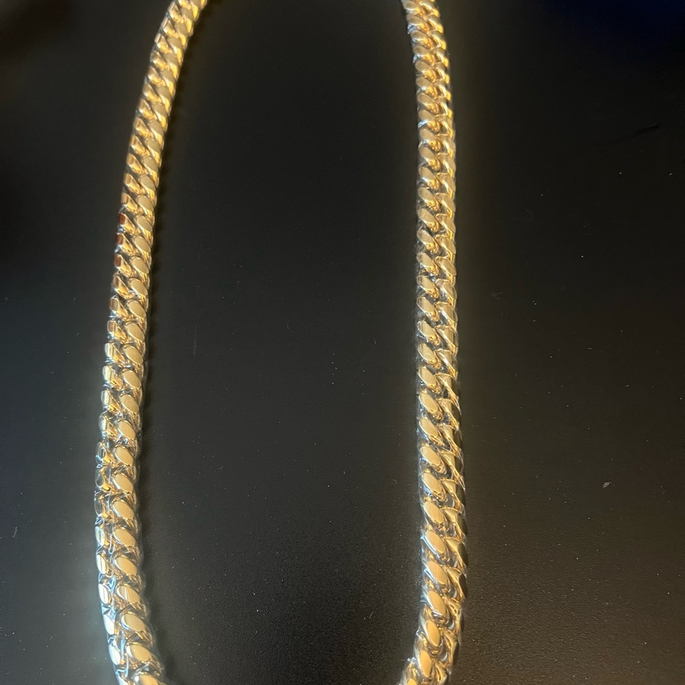 Elegant Gold Chain Necklace
